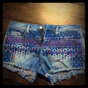 BLANK NYC Denim Embroidered Cutoff Shorts Size 4